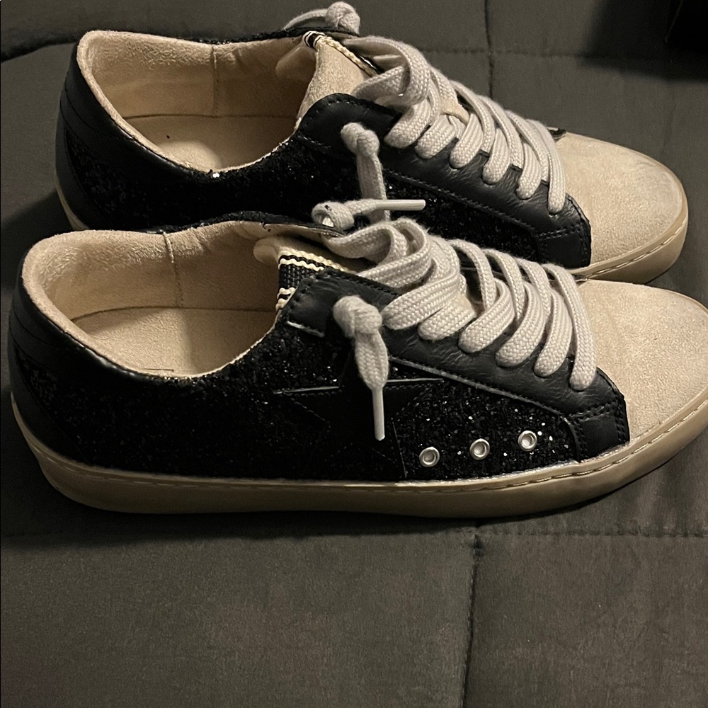 Womens ShuShop sneaker size 6.5